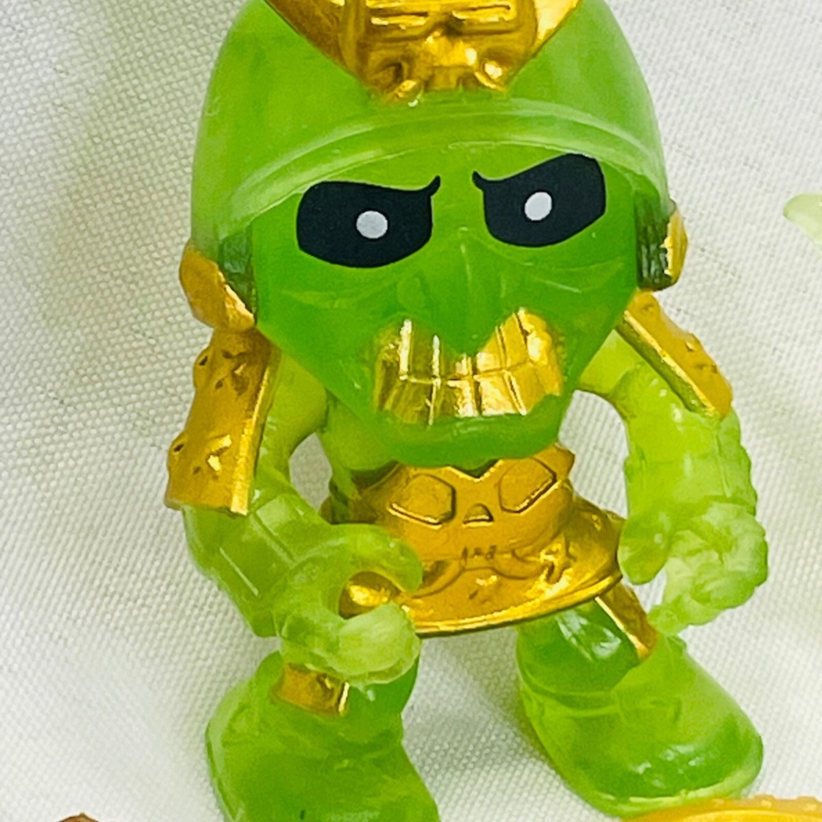 Treasure X: King's Gold Aliens Vs Kings MIni Beast Figures and