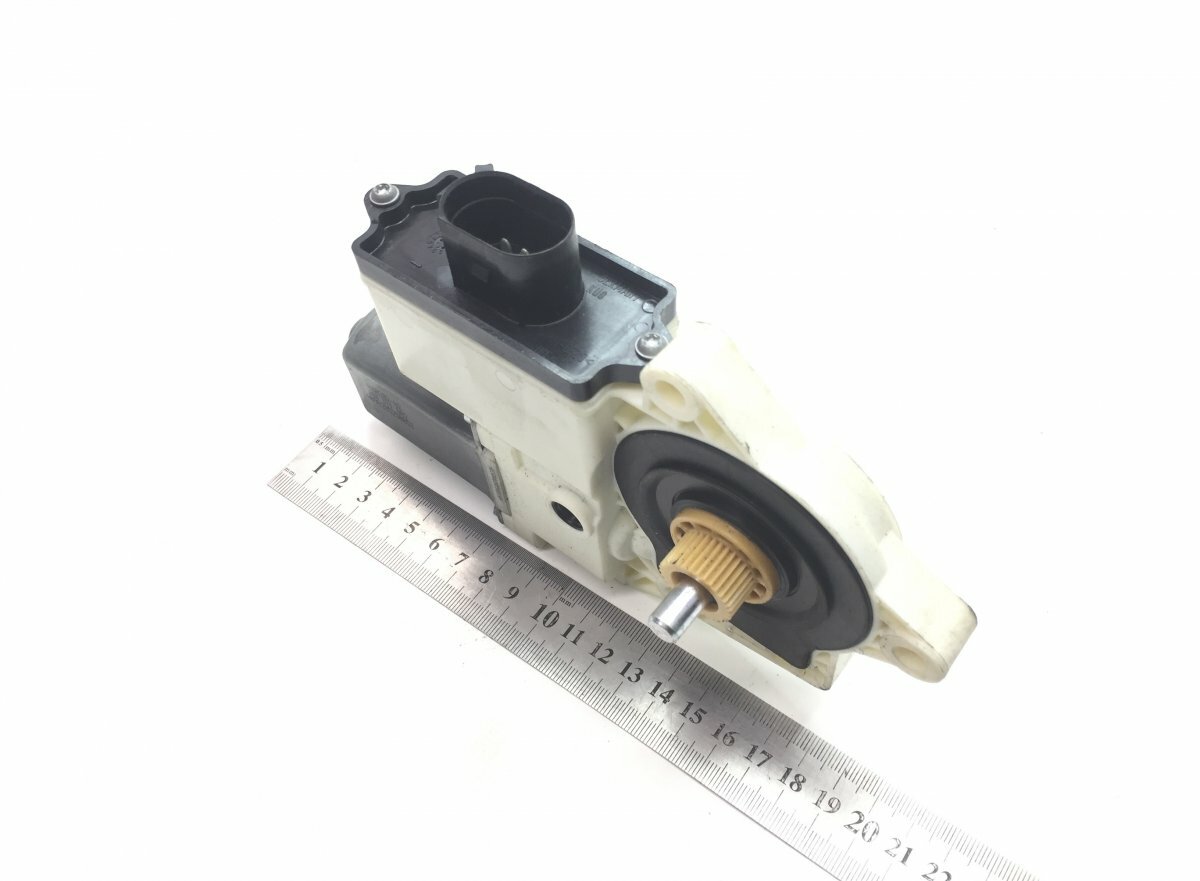 81259706108 81286016138 MAN Electric Motor Window Lifter Right TGS 