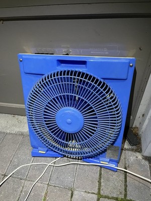 Vintage Hitachi Auto-Aire Box Fan Rotating Grille 3-Speed Blue