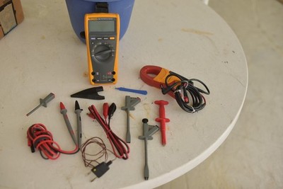 Fluke 179 True RMS Digital Handheld Multimeter with Leads plus an i400