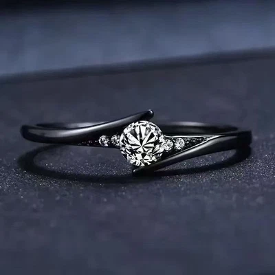 Boutique-Ring Schwarzem Zirkonia im Boho-Romantik-Stil, Solitär mit Einlage - Bild 1 von 4