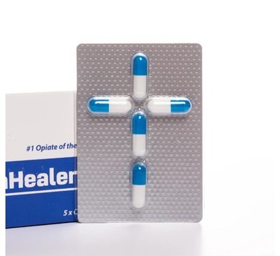 Imbue Blue & White Kapselkreuz. Nagelneu aus der Lost All Meaning Ausstellung