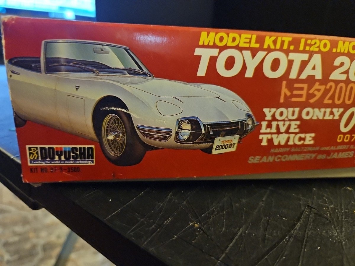 絶版 TOYOTA 2000 GT 007モデルキット 1:20 Doyusha TOYOTA 2000 GT 007 JAMES BOND YOU ONLY LIVE TWICE Car