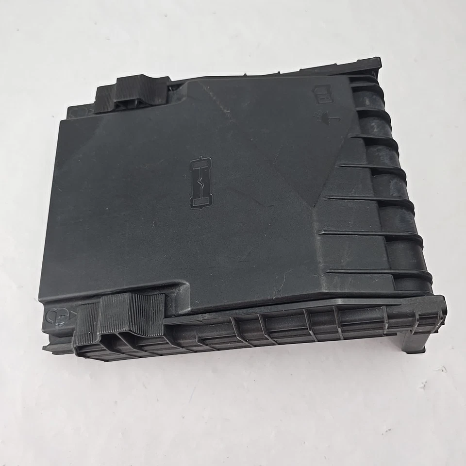 VOLKSWAGEN CC 2009-2017 COMPARTIMENTO DEL MOTOR CAJA RELÉ DE FUSIBLES CARCASA CUBIERTA OEM Foto 3 de 4