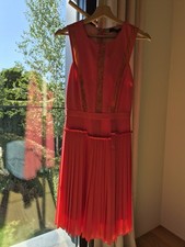 Robe BCBGMAXAZRIA Corail / Pêche Dentelle & Jupe Plissée | Taille US 4 /FR 36-38