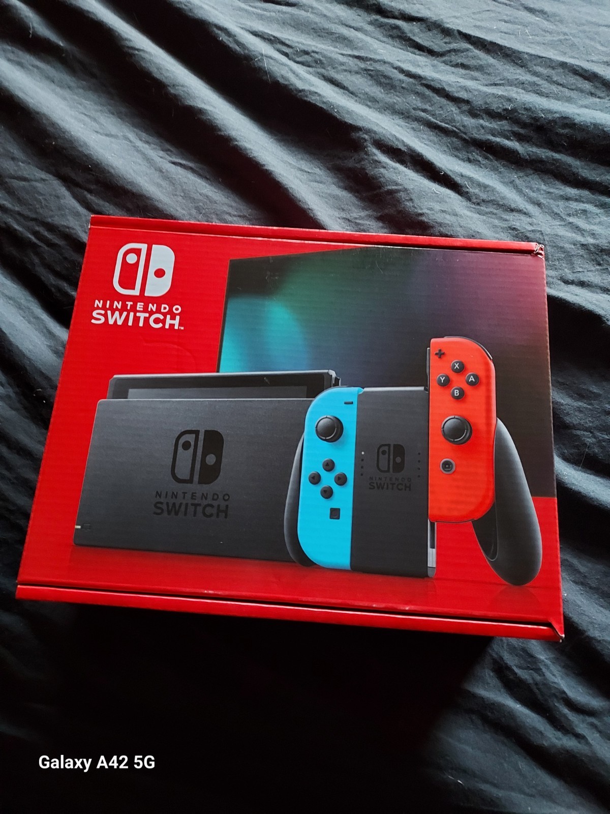 Nintendo Switch 32GB  Neon Red/Neon Blue COMPLETE IN BOX! FREE SHIPPING!