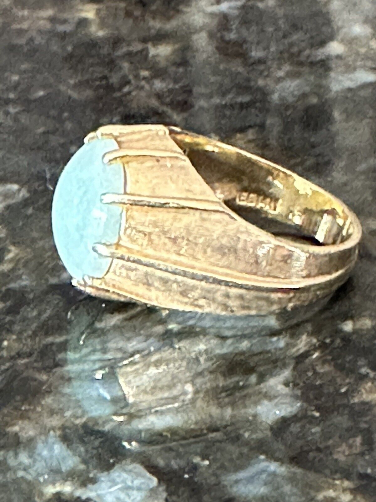 Large Central Jadeite 14k Gold Vintage Ring - image 4