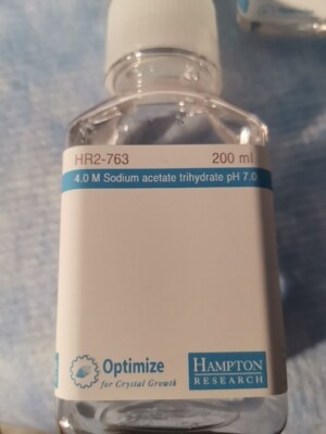 HR2-543 3.0 M Sodium acetate trihydrate pH 7.0