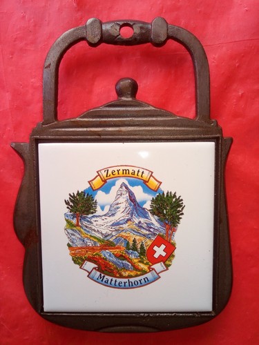 SOTTOPENTOLA IN GHISA CON BASSORILIEVO GALLINA SMALTATO ANNI 70/80, e altri - Foto 19 di 22
