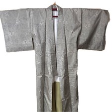 For spring and summer, Rinshi pattern, floral pattern, gray kimono, Japanese