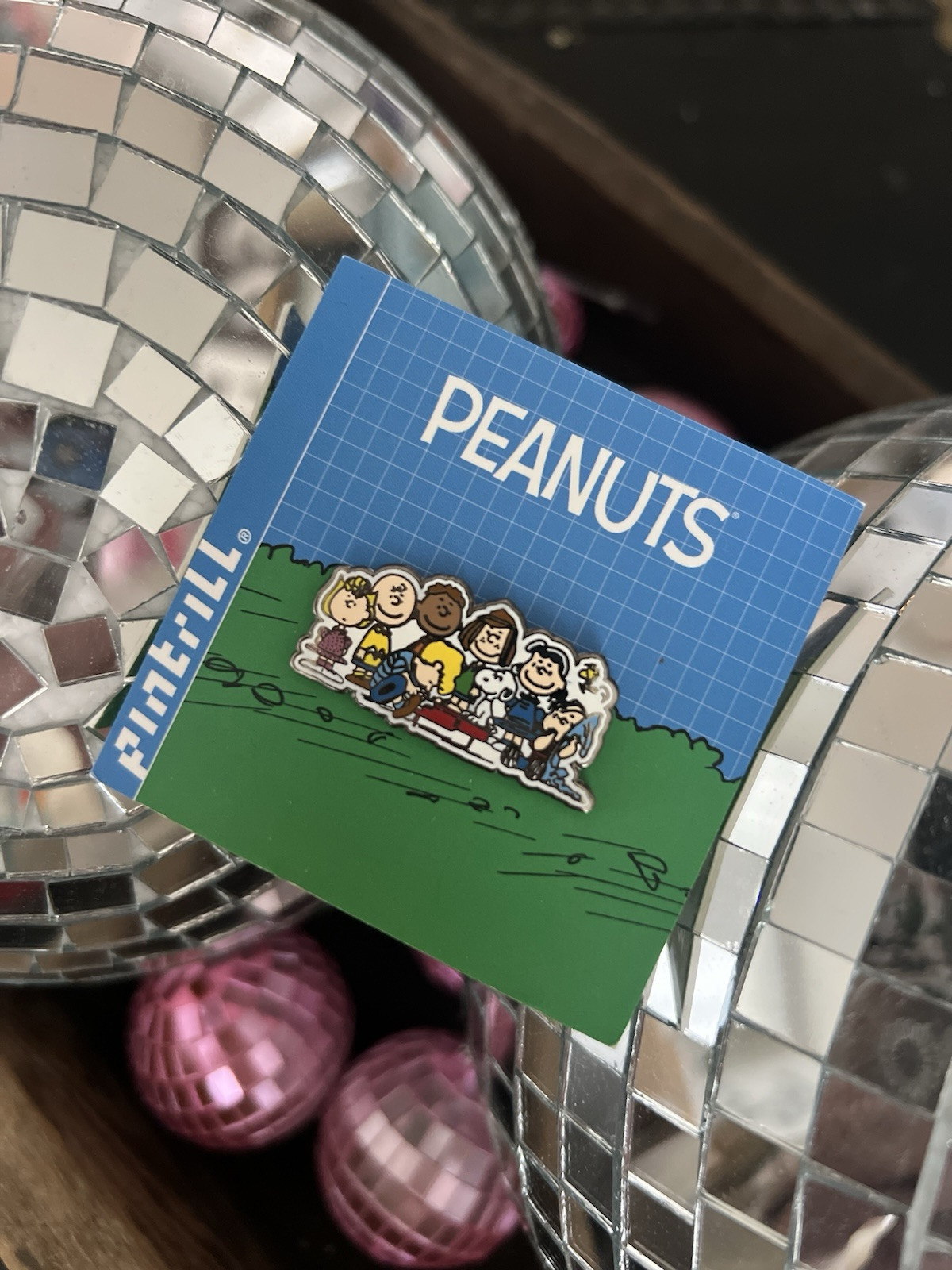 RARE - PINTRILL x PEANUTS Snoopy & Friends Group Snoopy Pin *BRAND