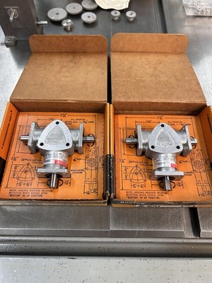 QTY 1 NEW BOSTON GEAR SPIRAL MITER RIGHT ANGLE GEAR BOX RA631- 1:1 RATIO R631