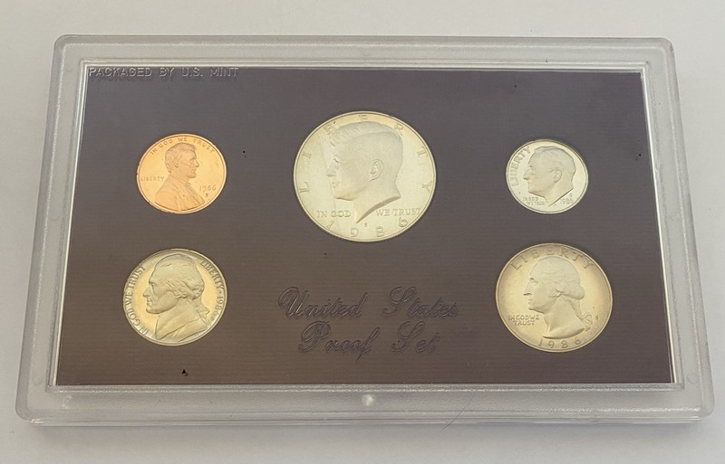 1986 S Proof United States Mint Coin Set. Kennedy Half Dollar Brilliant
