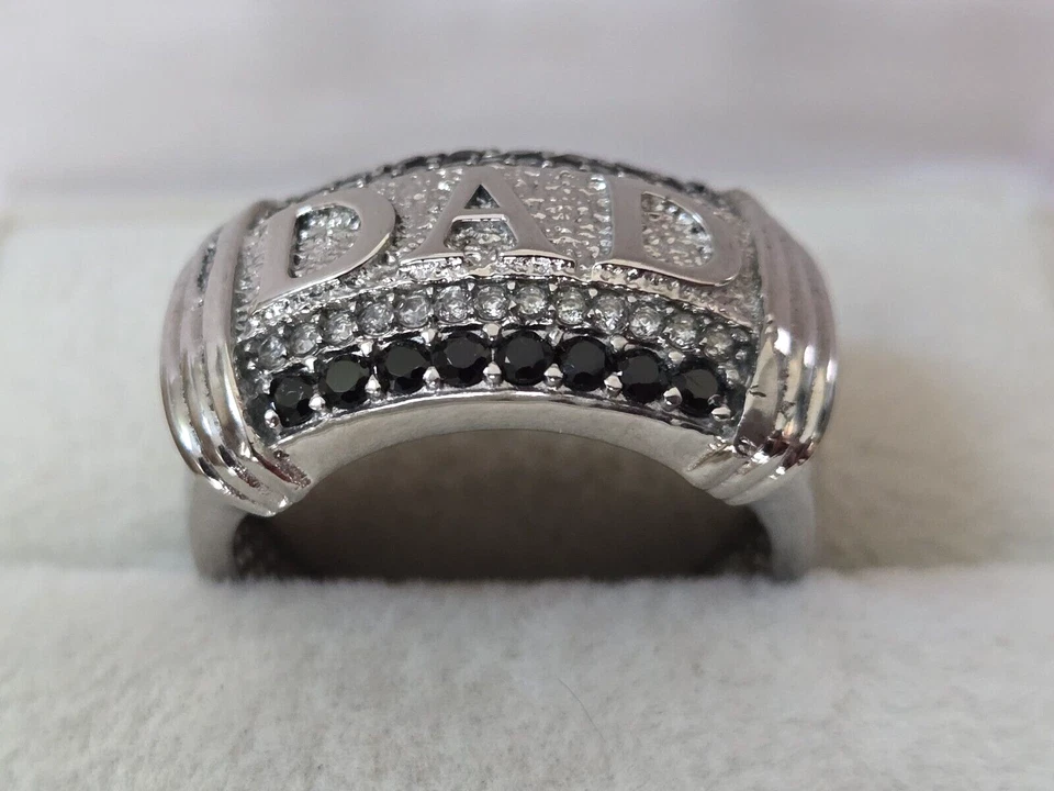 Anillo PAPÁ de espinela negra tailandesa para hombre, circonita blanca en acero inoxidable, 1,00 ctw talla 11 Foto 3 de 4