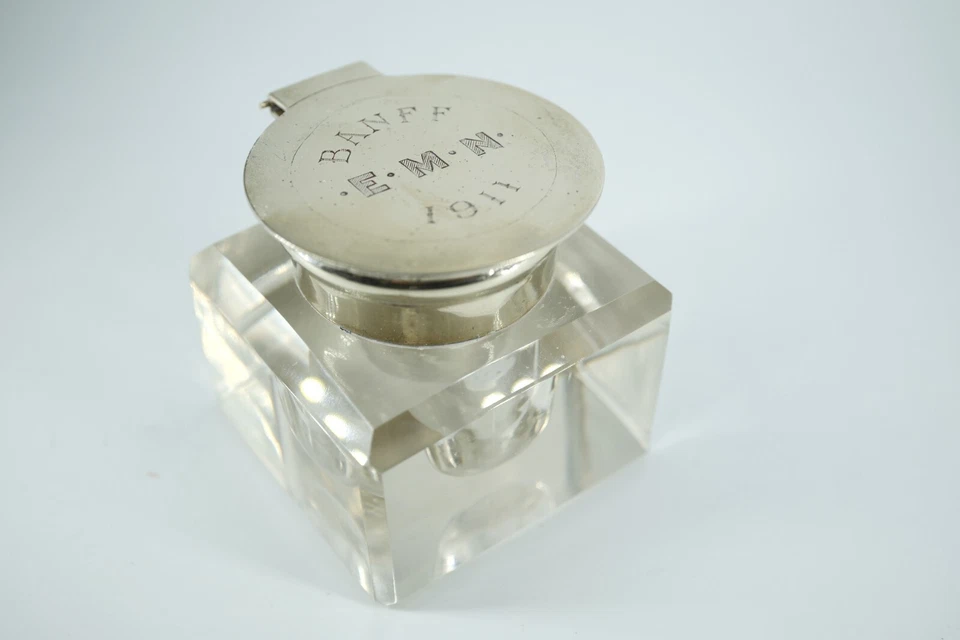 Tintero de vidrio cortado y plata circa 1900-1910. Monograma "BAMFF" "EMN" "1911" Foto 2 de 4