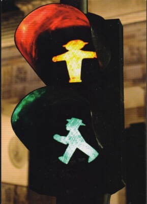 Neue Ansichtskarte aus Berlin mit Ampelmännchen Gelb und Grün - blanko