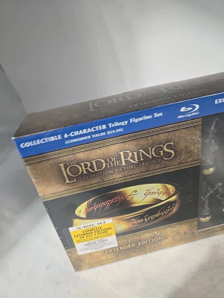 The Lord of the Rings Trilogy Extended Edition Blu-Ray 6-Figurine Set NEW MINT - Image 3 of 4