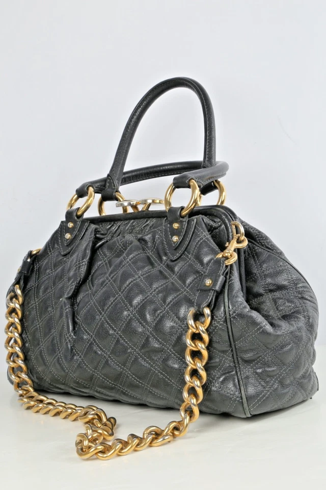 Bolso Cartera Marc Jacobs Negro Stam Cuero Acolchado Cadena Dorada Estilo Doctor Foto 4 de 4