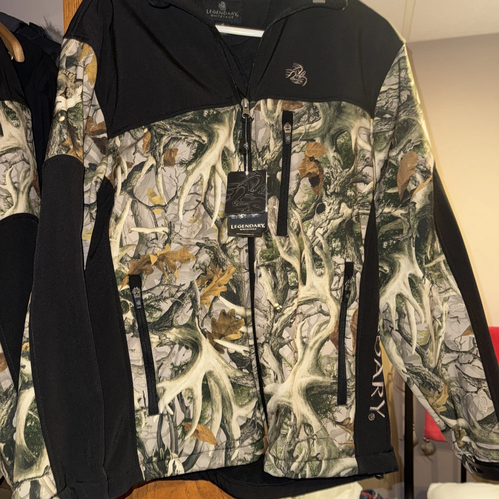 Legendary Whitetails Mens Hurricane Softshell Jacket Small Camo NEW Small
