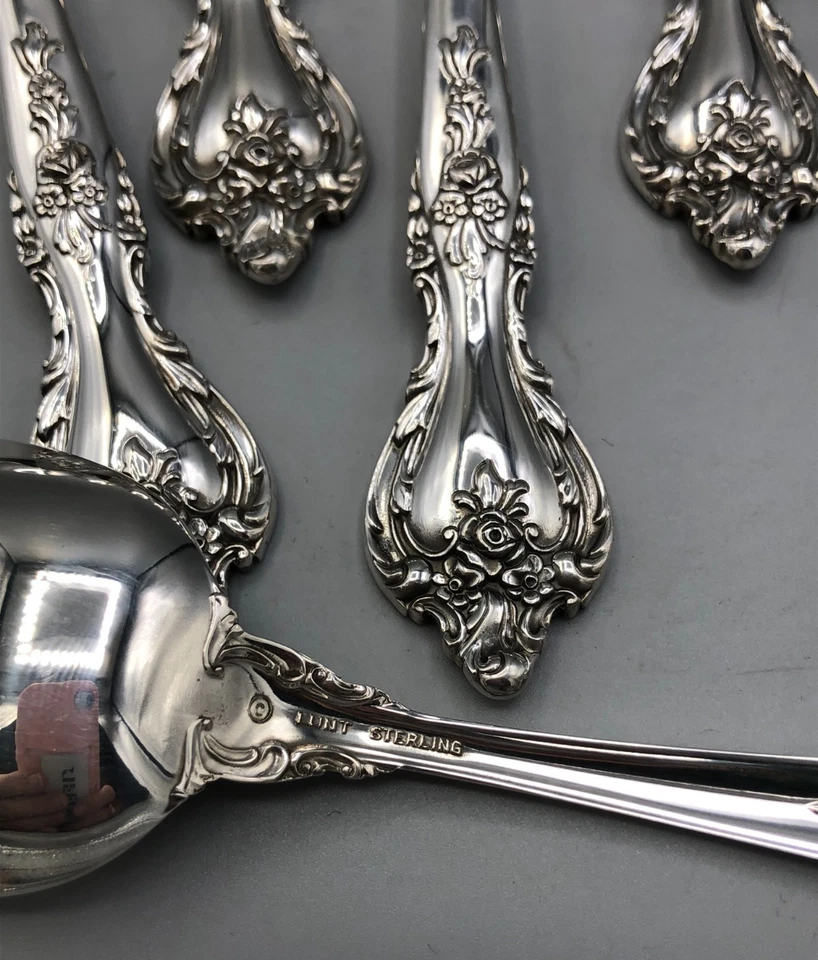 Juego de 8 cucharas soperas ovaladas de plata de ley Delacourt by Lunt 6 7/8" Foto 3 de 4