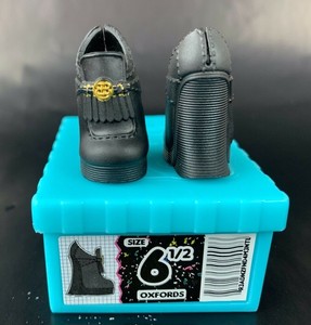 empty platform shoes