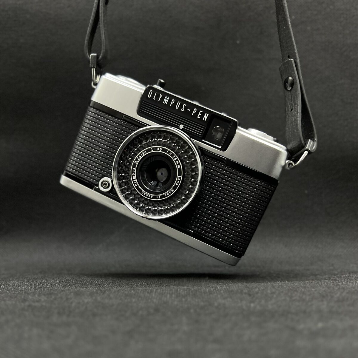 Vintage 1973 Camera Olympus-pen EE-3 Film Zuiko 3.5 28mm Vintage 1973 Camera Olympus-pen EE-3 Film Zuiko 3.5 28mm