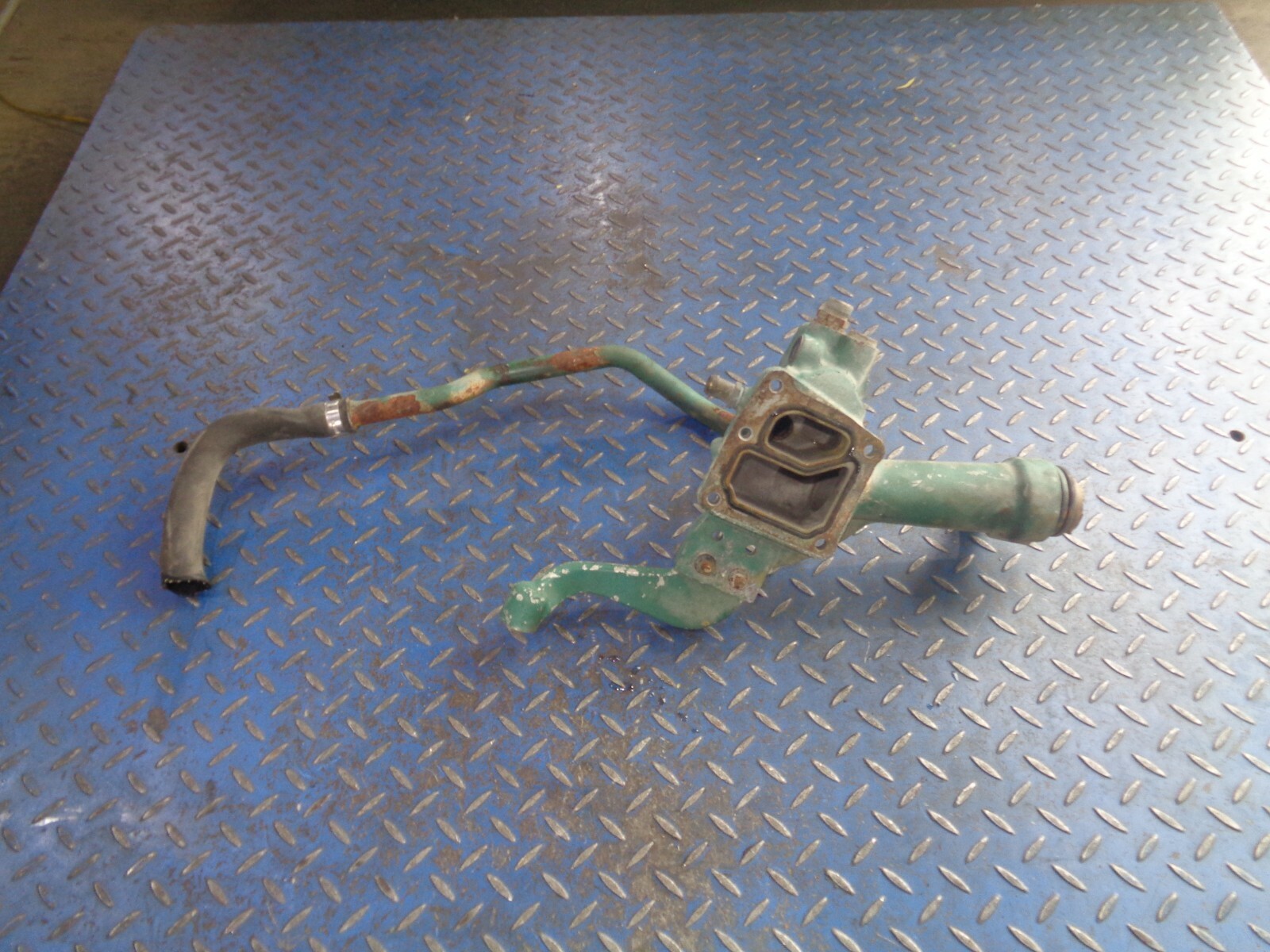 2013 VOLVO D13 12.8L L6 455HP ENGINE WATER MANIFOLD P/N: 21394448 | eBay
