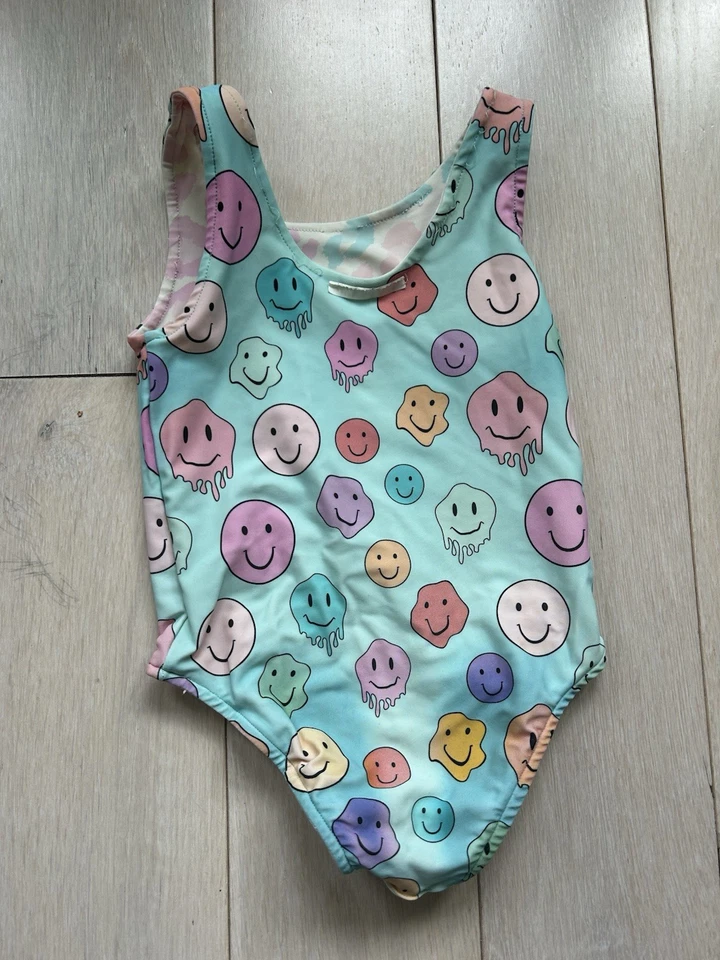 Traje de baño Posh Peanut reversible estampado de leopardo y cara sonriente Foto 4 de 4