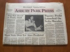 1977 AUGUST 18 ASBURY PARK PRESS - DRUG ROLE DENIED IN PRESLEY DEATH - NP 4685 1977 AUGUST 18 ASBURY PARK PRESS - DRUG ROLE DENIED IN PRESLEY DEATH - NP 4685