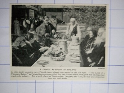 Ein Familientreffen in Finnland Bauernhofessen zum Abschluss 