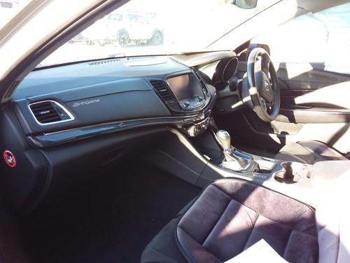 HOLDEN COMMODORE VF 05/13-12/17 COURTESY LIGHT FRONT W/ SUNGLASS HOLDER TYPE - Picture 5 of 12