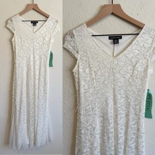 Candalite Ivory Lace Wedding Dress-Size M-NWT