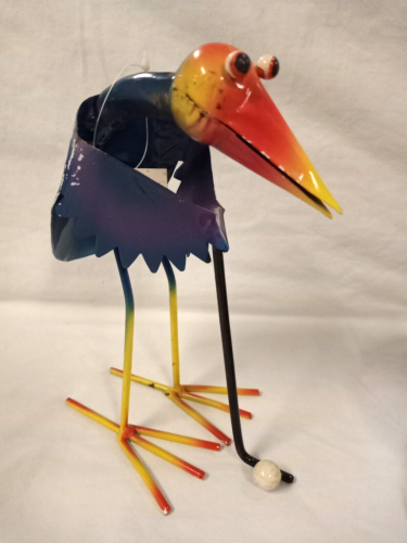 Pájaro pelícano de metal de 8" jugando golf jardín exterior decoración de césped multicolor - Imagen 1 de 8