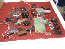 25 ASSORTED MICRO SWITCHES CHERRY HONEYWELL LOT MIX COLLECTION LIMIT RETIRED ELE