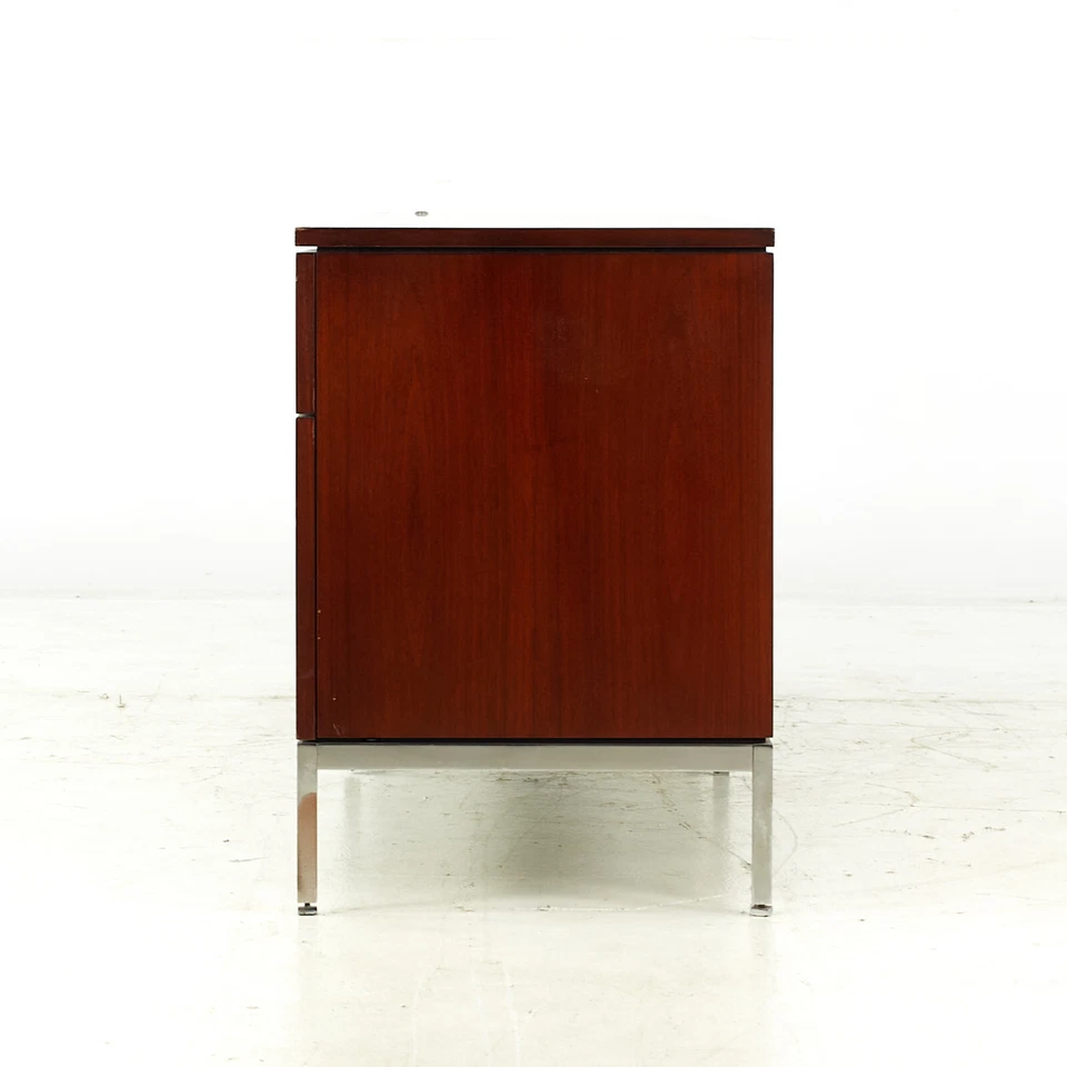 Florence Knoll Mid Century Credenza de nogal y cromo Foto 4 de 4