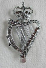 British Army:"LONDON IRISH RIFLES STAYBRITE CAP BADGE" (QEII Crown, 1990s-2000s)