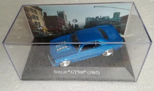 Coche de coleccion, en caja de metacrilato - Longitud del coche: unos 9,5 cm