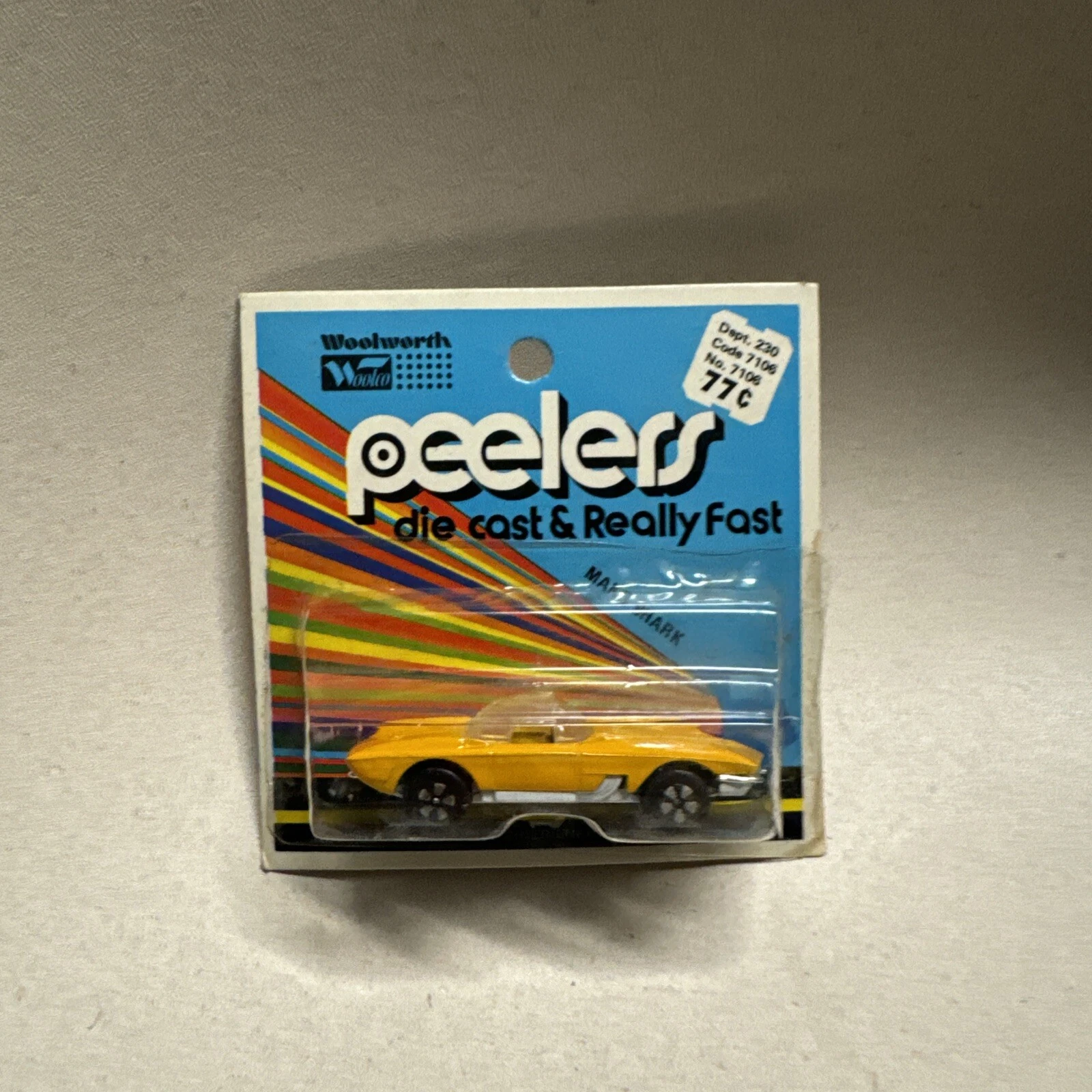 Woolworth Peelers Mako Shark # 7106 Cracked Bubble