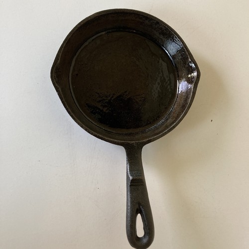 Universal 182 Vintage Seasoned Skillet 8 Inch CastIron Frying Pan Used