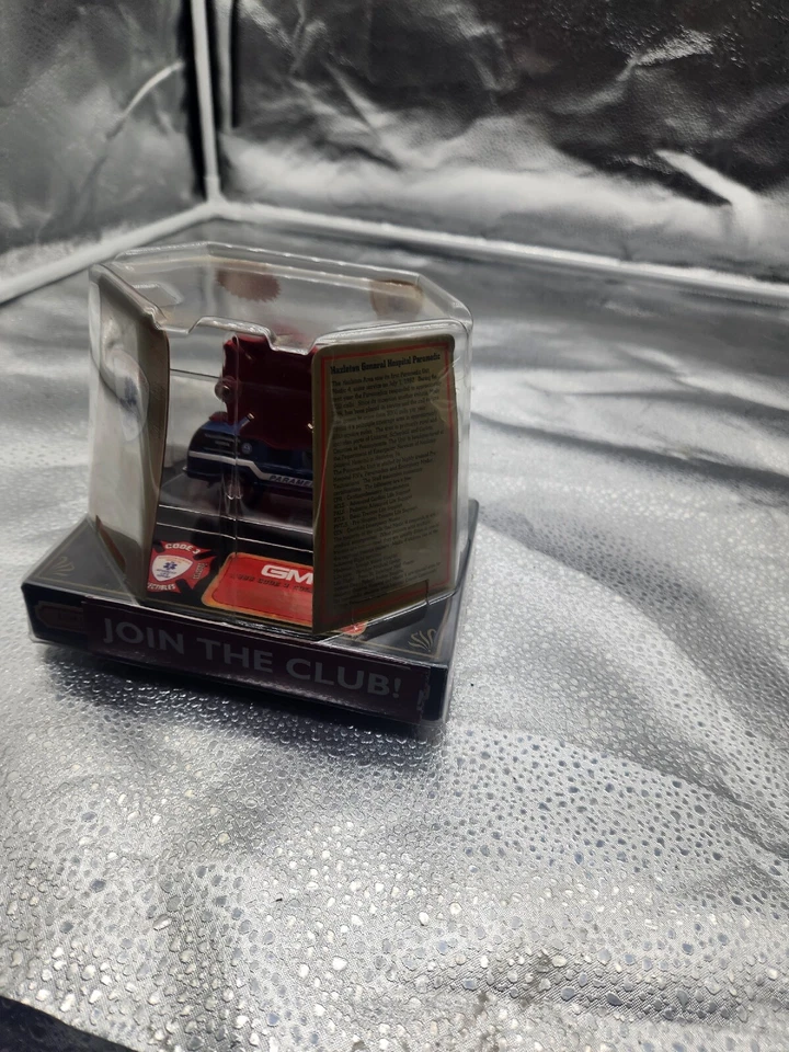 Code 3 Hazleton Paramedic Hospital Suburban #12411  Limited Edtion 1:64 Scale - Image 4 of 4