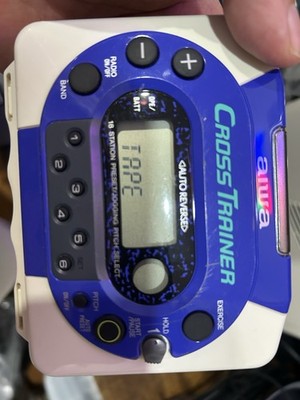 RADIO CASSETTE AIWA CROSS TRAINER SPORT AM/FM STEREO PLAYER HS