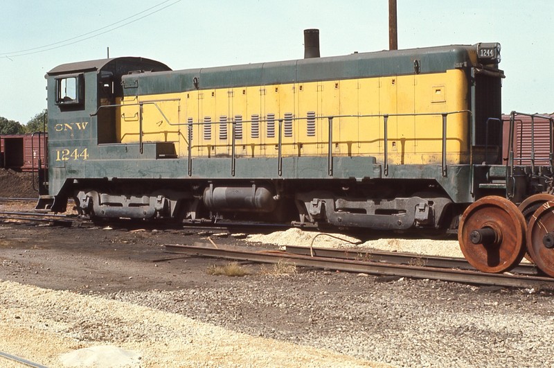 TP ORIG SLIDE CNW NORTH WESTERN REPOWRED VO660M #1244 - MINNEAPOLIS MN 1970