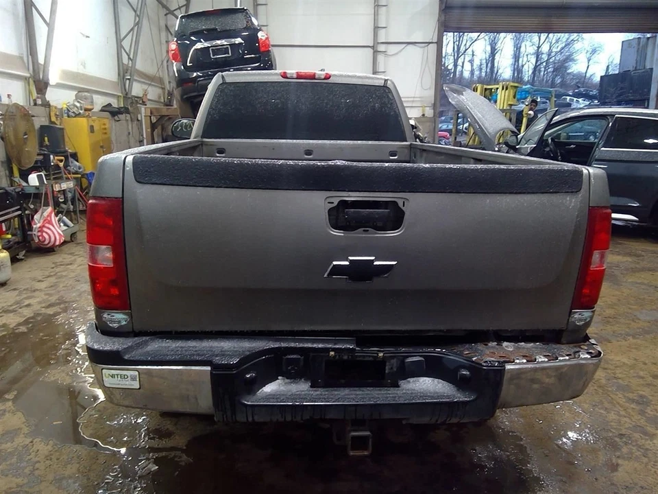 Driver Left Front Spindle/Knuckle Fits 00-13 SUBURBAN 2500 6867786 - Image 2 of 4