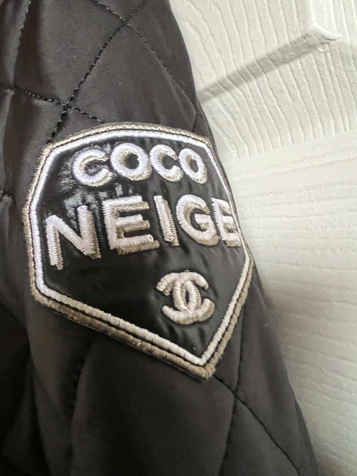 CHANEL COCO NEIGE 18N 19 NERO PUFFER JACKET CAPELLI DI CAMMELLO COCO PATCH BOTTONI 38 40
