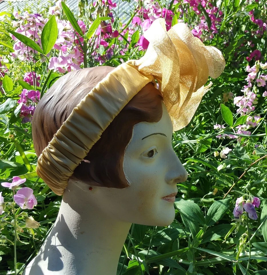 NEUF TURBAN ÉLASTIQUE BANDEAU BIBI CHAPEAU CÉRÉMONIE OCRE CLAIR DORÉ Années 2000 - Photo 4/4