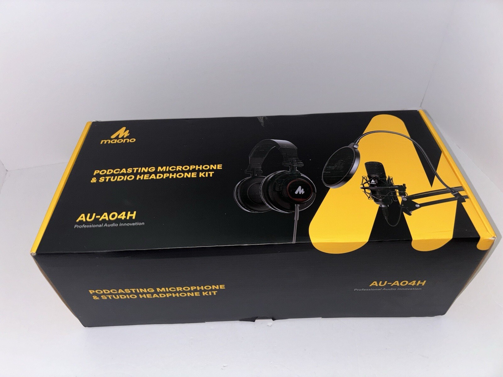 Maono AU-A04H Podcasting Microphone Kit, Professional Audio Innovation
