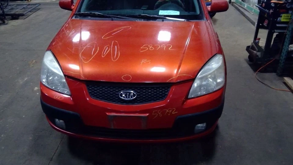 (LOCAL PICKUP ONLY) Trunk/Hatch/Tailgate Hatchback With Spoiler Fits 06-11 RIO 4 - Image 2 of 4