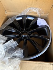 Tesla Model S Wheel 3 2012-2017- 218.5 Front Replacement Very Good Cond Tesla Model S Wheel 3 2012-2017- 218.5 Front Replacement Very Good Cond