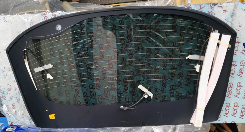 Parabrisas trasero Toyota Prius 2015 DAA-ZVW51 6810547271 Foto 2 de 4