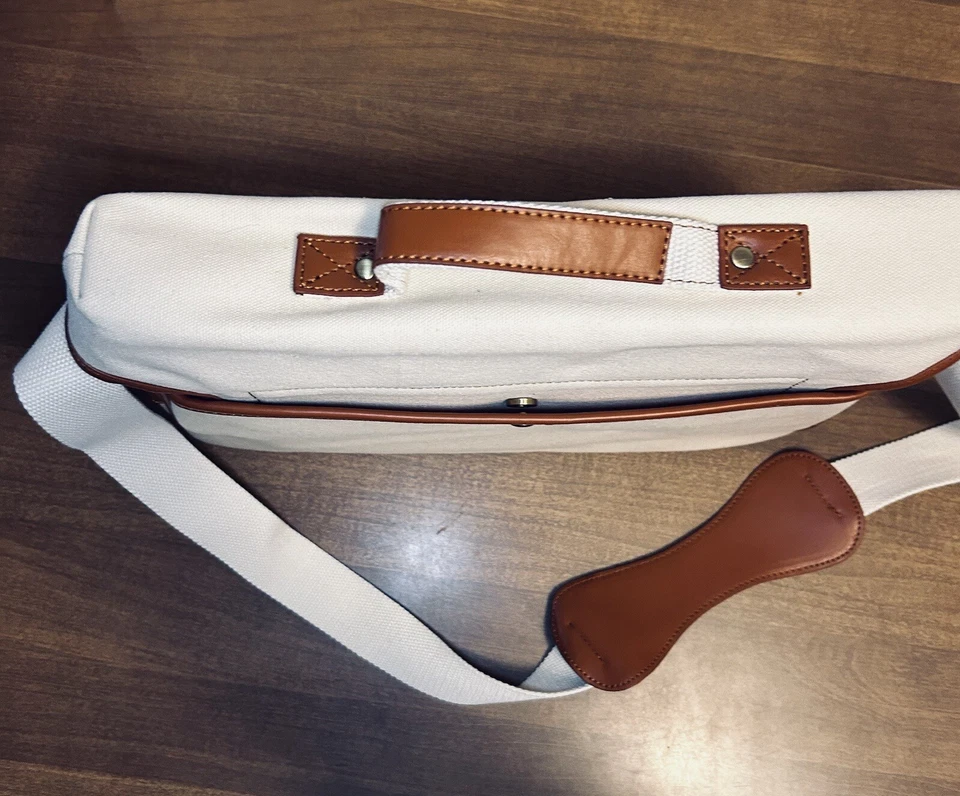 Bolso de hombro Kattee para mujer de lona para computadora portátil 14”W 9”L 5”D Foto 4 de 4